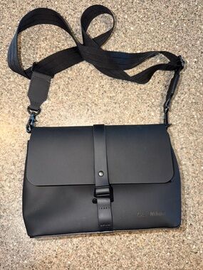 Gaston Luga Nikon Black Splashbody Camera Bag with Adjustable Shoulder Strap